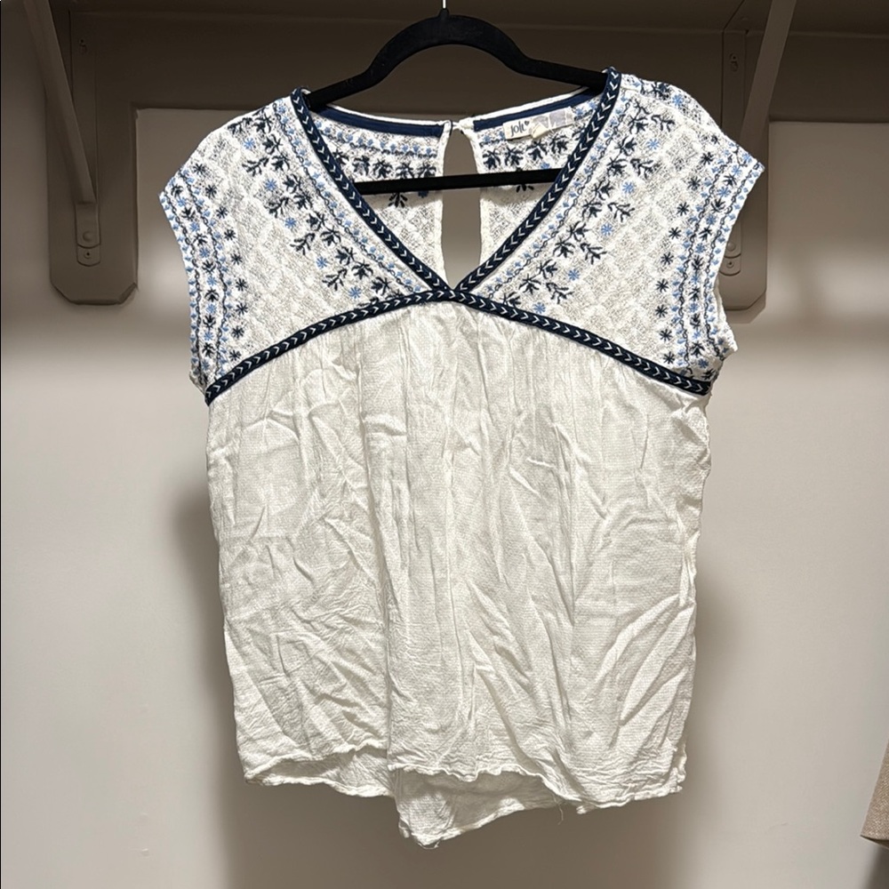 Jolt White and Blue Embroidered Blouse